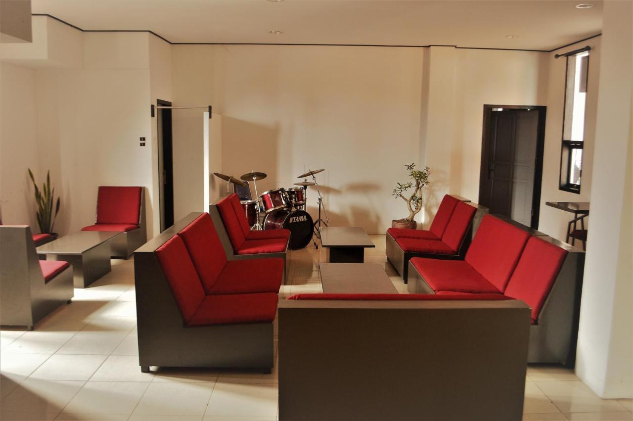Reddoorz Near Jalan Sudirman Padang Hotel Екстериор снимка