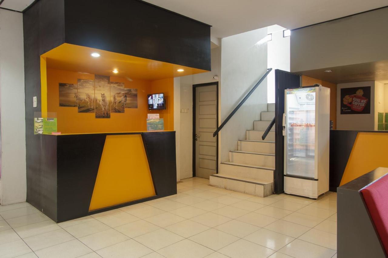 Reddoorz Near Jalan Sudirman Padang Hotel Екстериор снимка