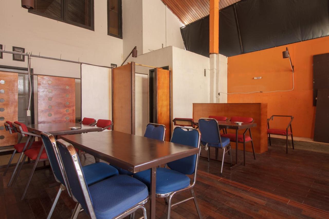 Reddoorz Near Jalan Sudirman Padang Hotel Екстериор снимка