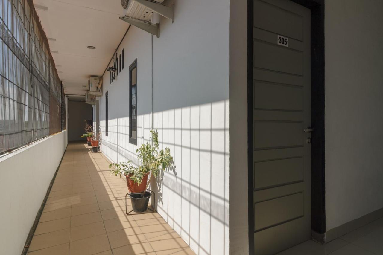 Reddoorz Near Jalan Sudirman Padang Hotel Екстериор снимка