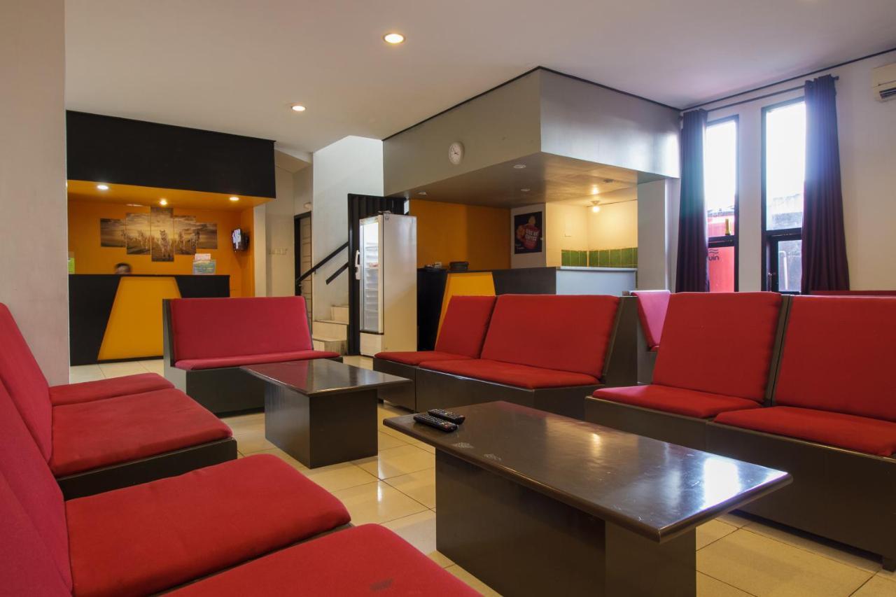 Reddoorz Near Jalan Sudirman Padang Hotel Екстериор снимка