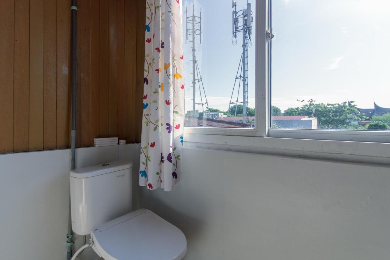 Reddoorz Near Jalan Sudirman Padang Hotel Екстериор снимка