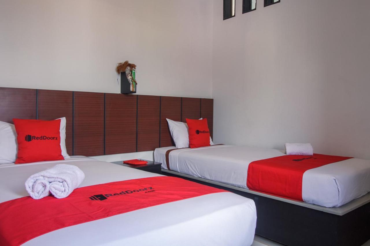Reddoorz Near Jalan Sudirman Padang Hotel Екстериор снимка