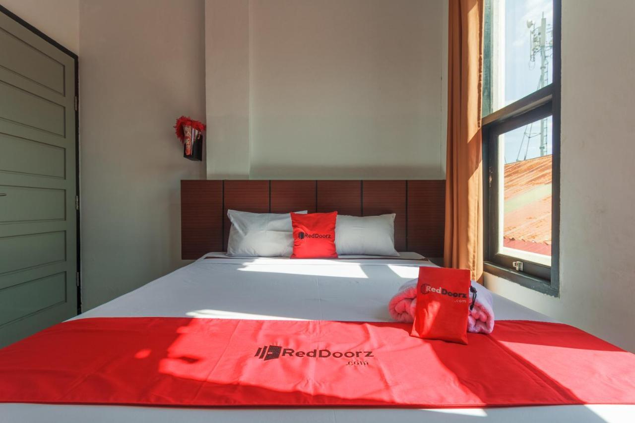 Reddoorz Near Jalan Sudirman Padang Hotel Екстериор снимка