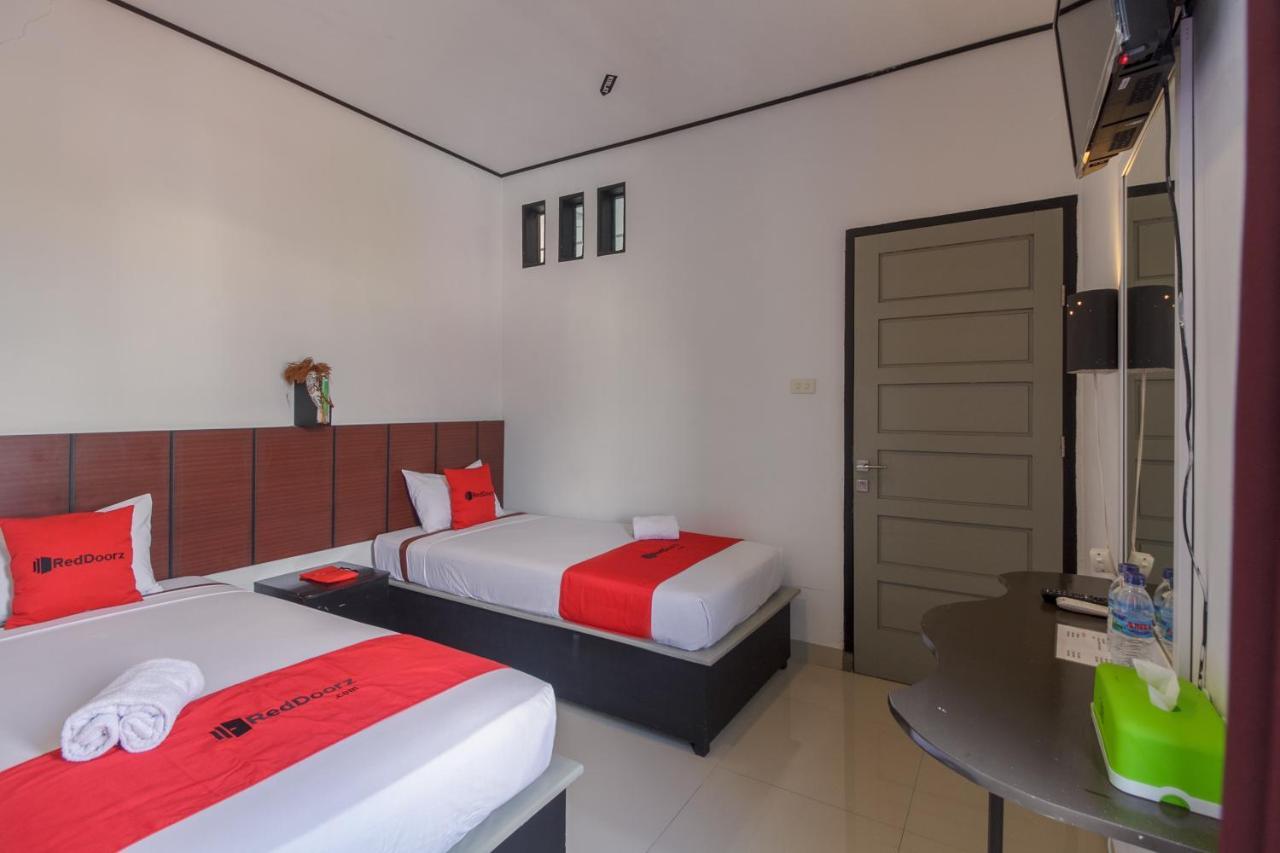 Reddoorz Near Jalan Sudirman Padang Hotel Екстериор снимка