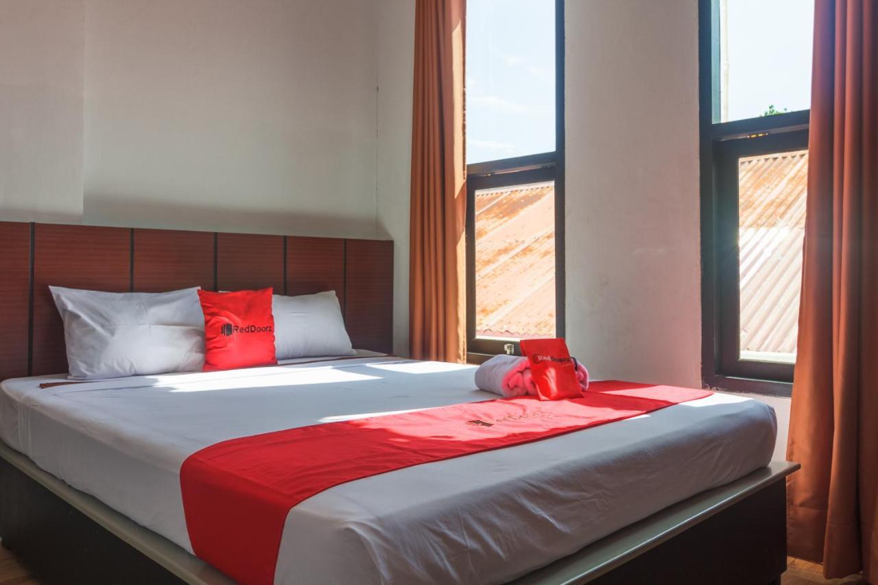 Reddoorz Near Jalan Sudirman Padang Hotel Екстериор снимка